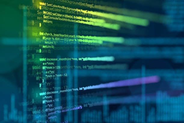 Tela de computador com código verde mostrando funções e variáveis.